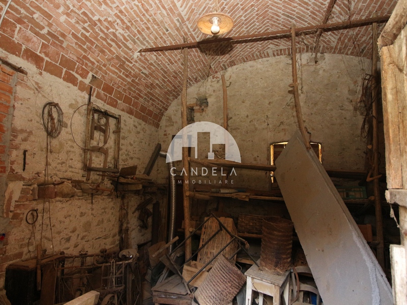 Il Fascino Autentico delle Langhe: Rustico Panoramico a Dogliani.