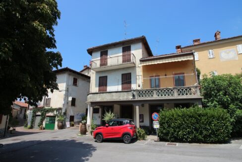 Ampio Terratetto Storico nel Cuore di Dogliani Castello