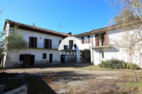 Casale Indipendente con 2,4 Ettari di Terreno – Posizione Panoramica e Soleggiata