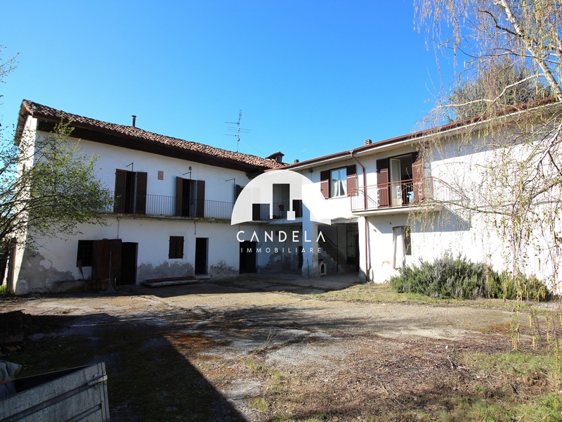 Casale Indipendente con 2,4 Ettari di Terreno – Posizione Panoramica e Soleggiata