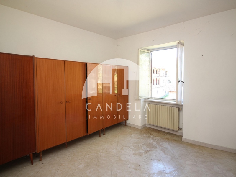 Casale Indipendente con 2,4 Ettari di Terreno – Posizione Panoramica e Soleggiata