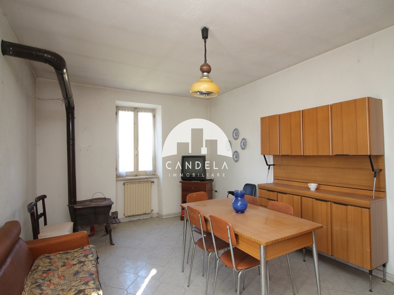 Casale Indipendente con 2,4 Ettari di Terreno – Posizione Panoramica e Soleggiata