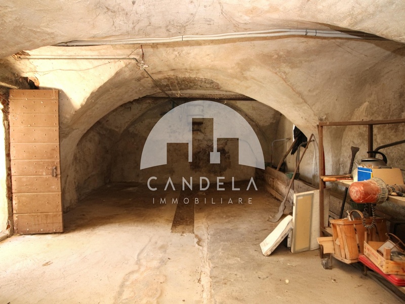 Casale Indipendente con 2,4 Ettari di Terreno – Posizione Panoramica e Soleggiata