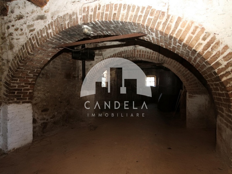 Casale Indipendente con 2,4 Ettari di Terreno – Posizione Panoramica e Soleggiata