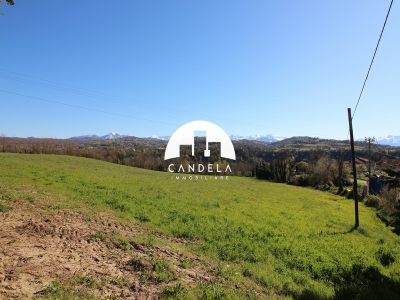 Casale Indipendente con 2,4 Ettari di Terreno – Posizione Panoramica e Soleggiata