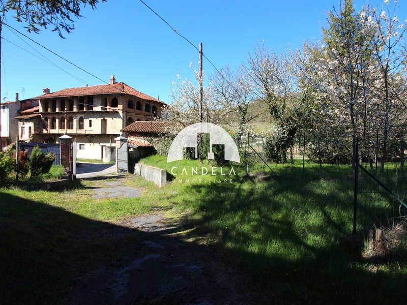 Casale Indipendente con 2,4 Ettari di Terreno – Posizione Panoramica e Soleggiata