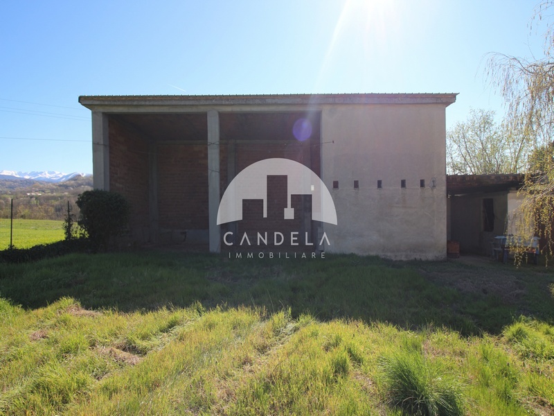 Casale Indipendente con 2,4 Ettari di Terreno – Posizione Panoramica e Soleggiata