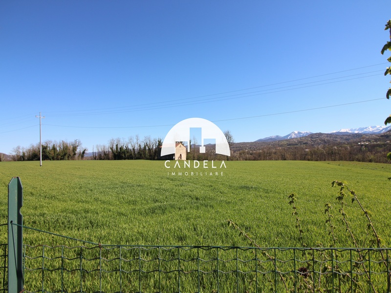Casale Indipendente con 2,4 Ettari di Terreno – Posizione Panoramica e Soleggiata
