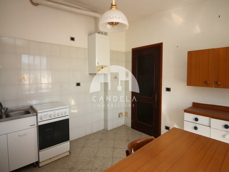 Casale Indipendente con 2,4 Ettari di Terreno – Posizione Panoramica e Soleggiata