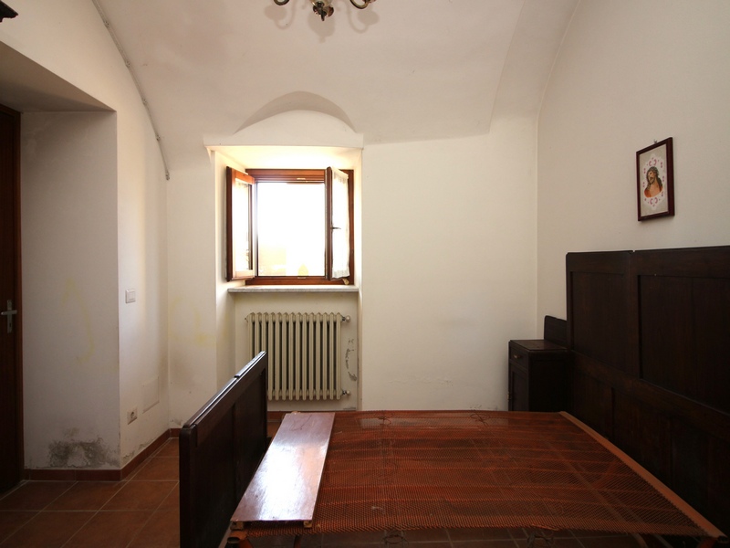 Casa con Terreno e Tettoia: Massimo Potenziale tra le Langhe e la Pianura.