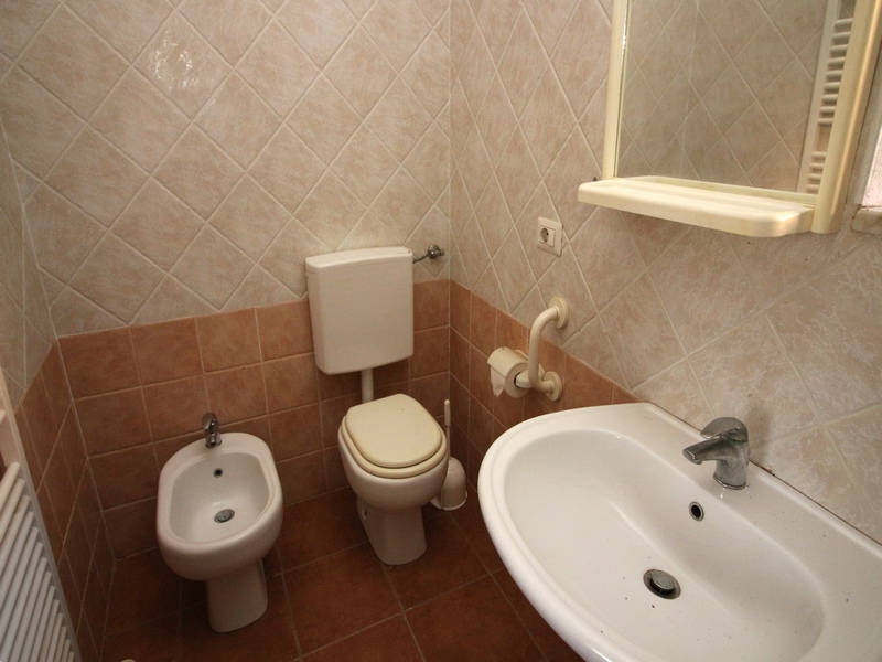 Casa con Terreno e Tettoia: Massimo Potenziale tra le Langhe e la Pianura.