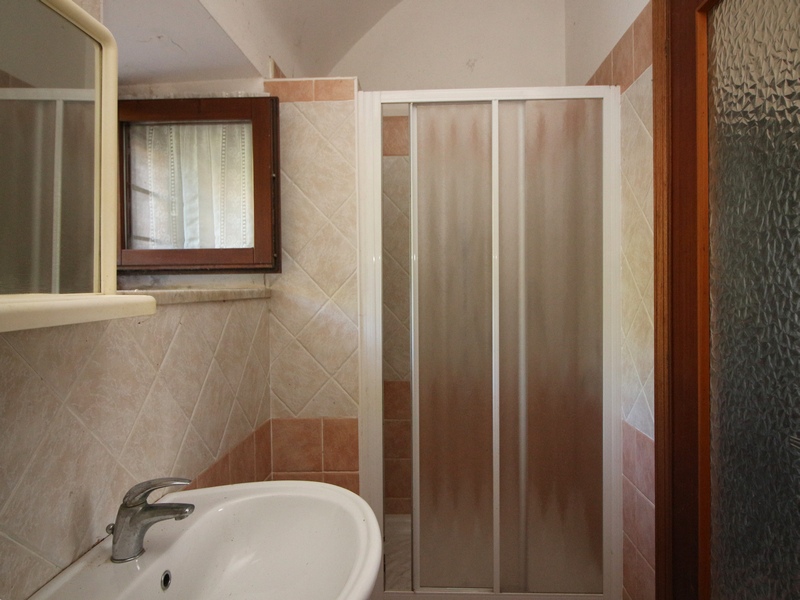 Casa con Terreno e Tettoia: Massimo Potenziale tra le Langhe e la Pianura.