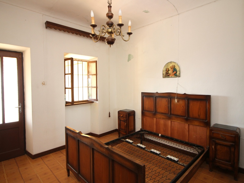 Casa con Terreno e Tettoia: Massimo Potenziale tra le Langhe e la Pianura.