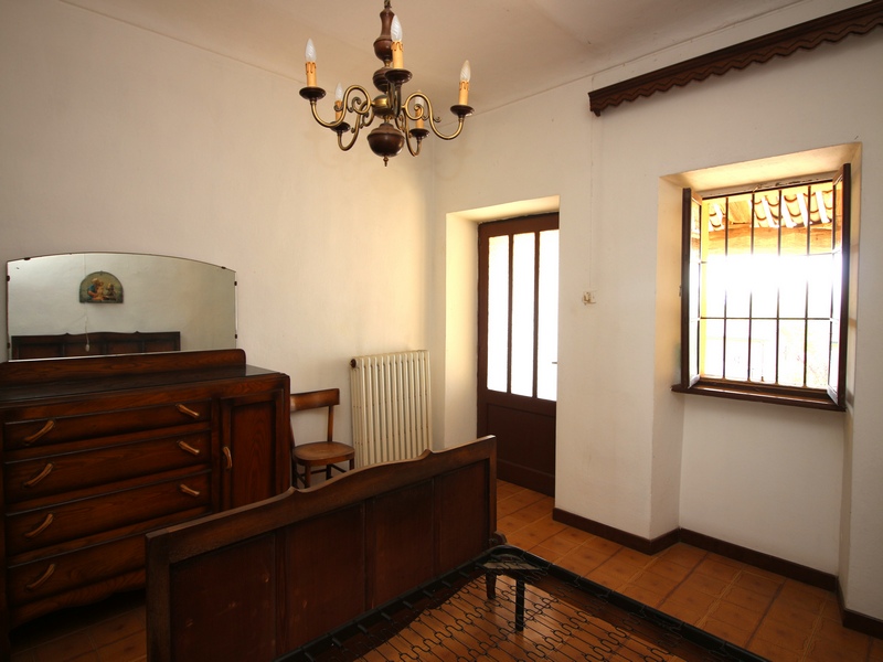 Casa con Terreno e Tettoia: Massimo Potenziale tra le Langhe e la Pianura.