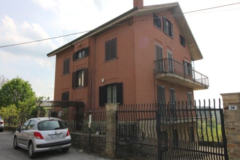 Palazzina Cielo-Terra di 5 Unità con Taverna e 4 autorimesse