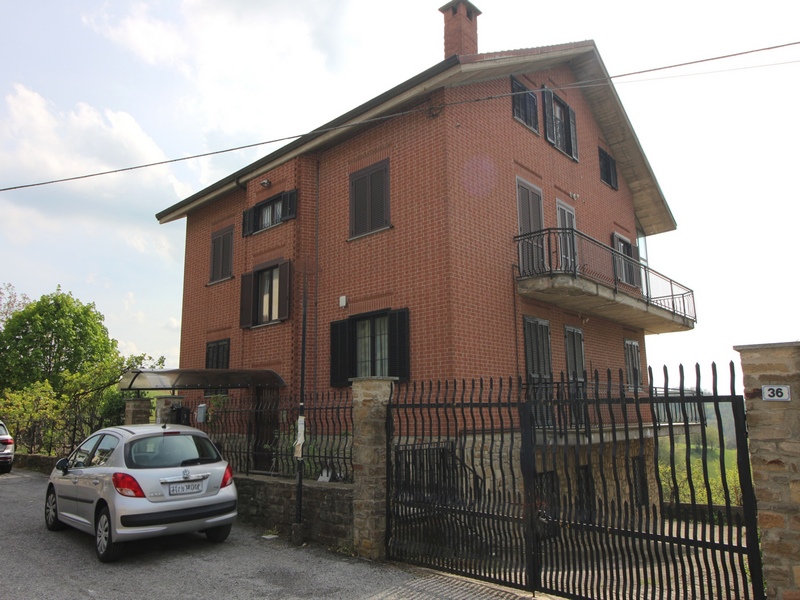 Palazzina Cielo-Terra di 5 Unità con Taverna e 4 autorimesse