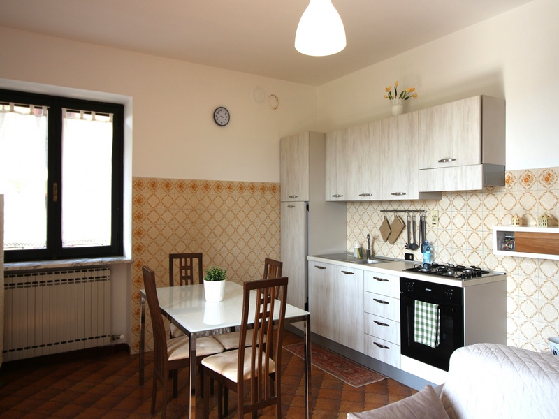 Palazzina Cielo-Terra di 5 Unità con Taverna e 4 autorimesse