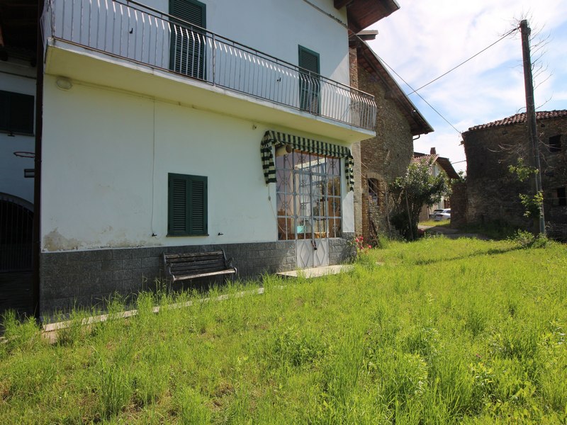 Il tuo rifugio nelle Langhe: Casa semindipendente con 3,6 ettari
