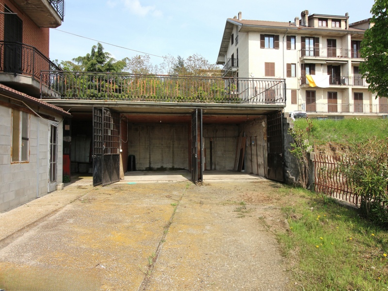 Palazzina Cielo-Terra di 5 Unità con Taverna e 4 autorimesse