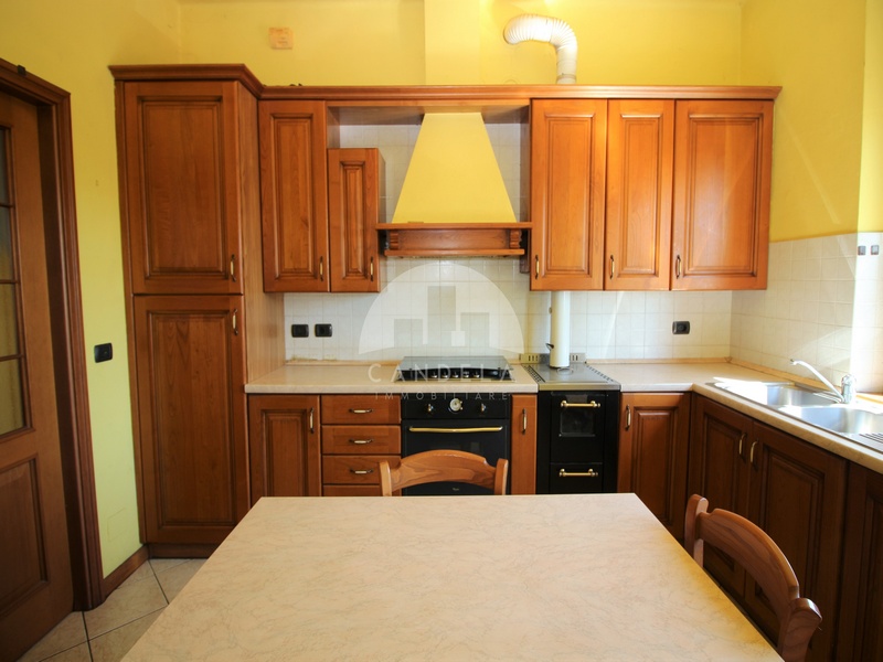 Ampia Villa Indipendente a Magliano Alpi con giardino