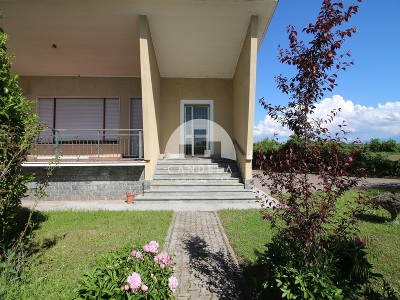 Ampia Villa Indipendente a Magliano Alpi con giardino