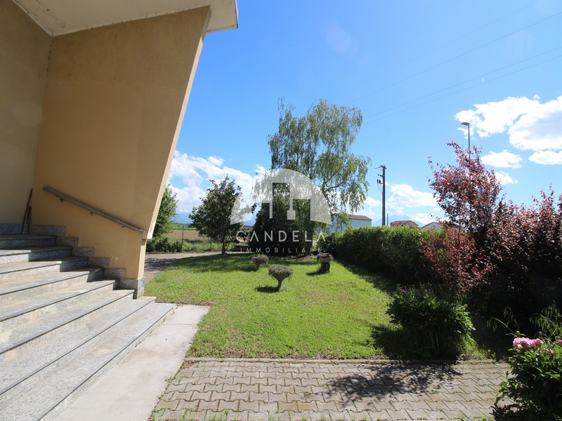 Ampia Villa Indipendente a Magliano Alpi con giardino