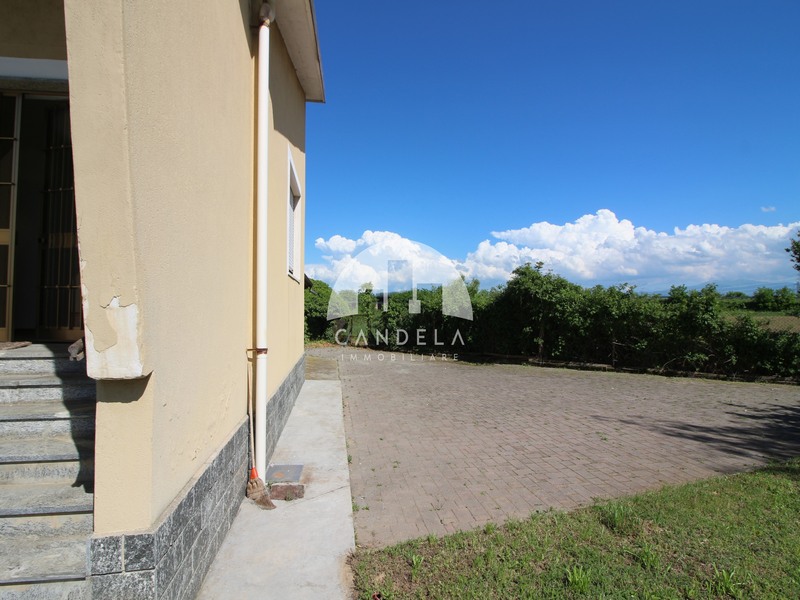 Ampia Villa Indipendente a Magliano Alpi con giardino