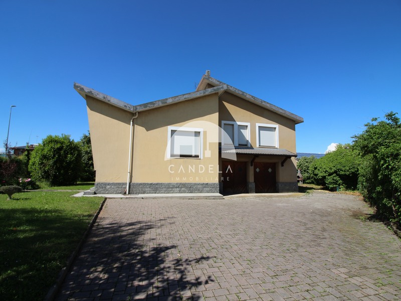 Ampia Villa Indipendente a Magliano Alpi con giardino