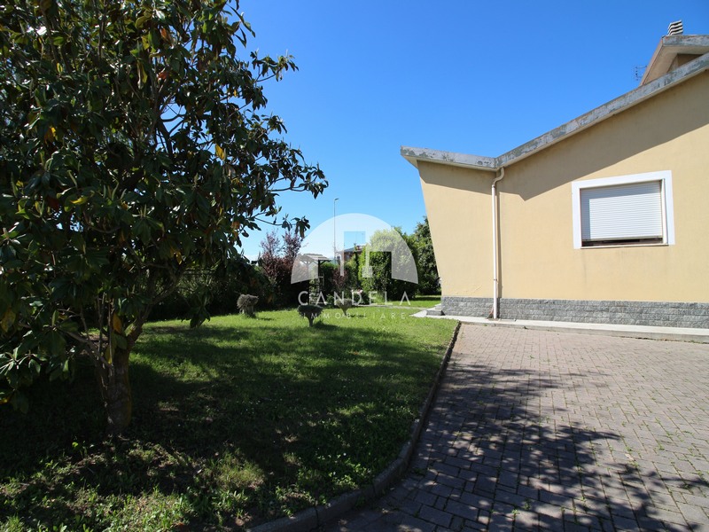 Ampia Villa Indipendente a Magliano Alpi con giardino