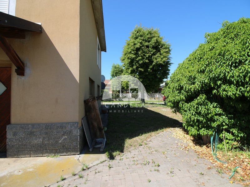 Ampia Villa Indipendente a Magliano Alpi con giardino