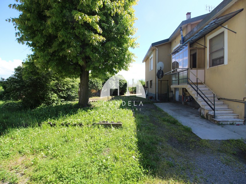 Ampia Villa Indipendente a Magliano Alpi con giardino