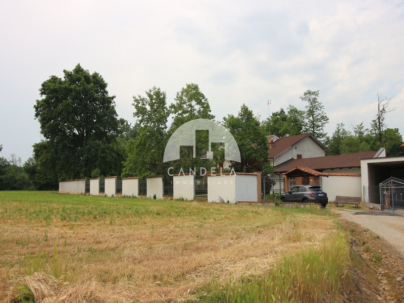 Spazi infiniti, Cucina Estiva e 3.400 mq di verde privato.