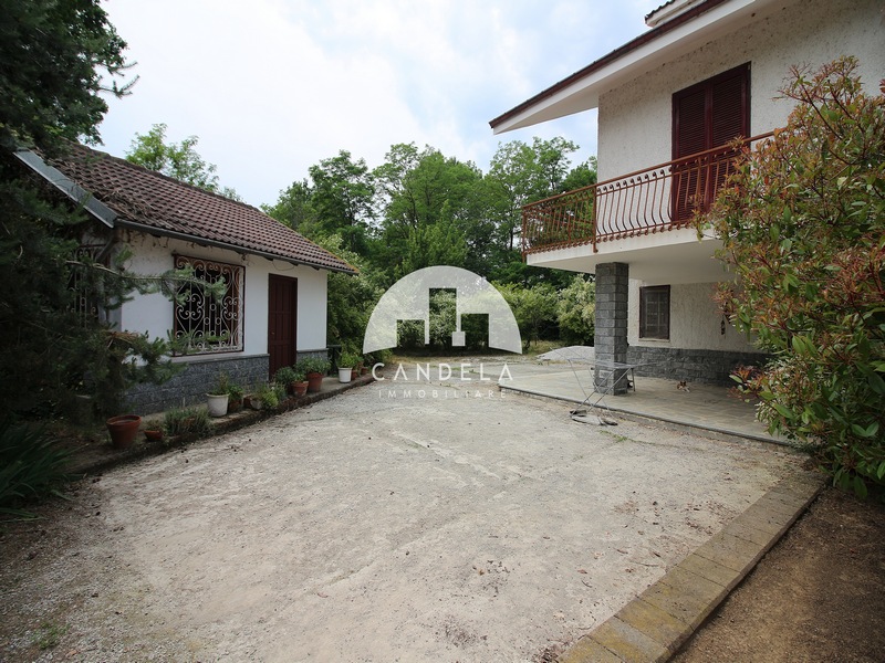 Spazi infiniti, Cucina Estiva e 3.400 mq di verde privato.