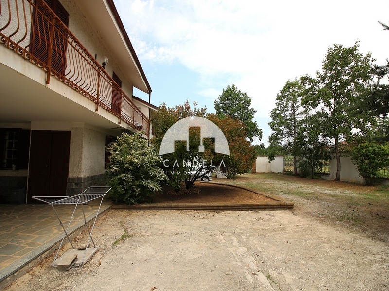 Spazi infiniti, Cucina Estiva e 3.400 mq di verde privato.