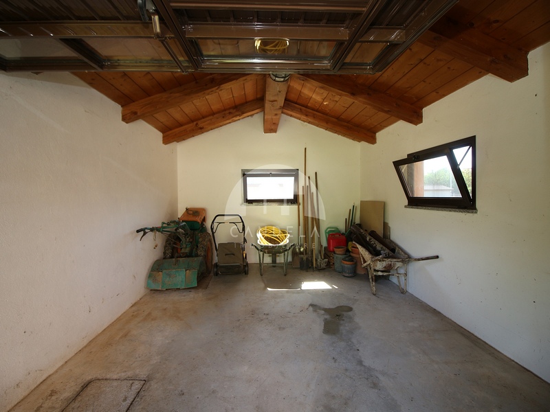 Villa Libera su 4 Lati con Ampio Giardino Pianeggiante a Carrù