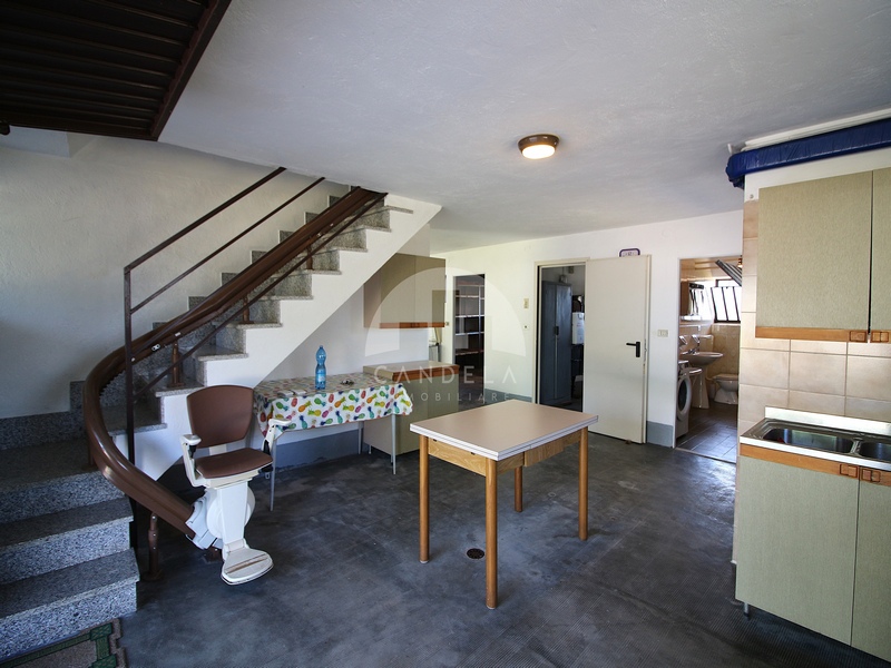 Villa Libera su 4 Lati con Ampio Giardino Pianeggiante a Carrù