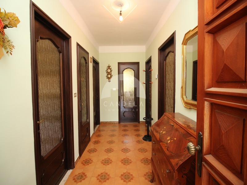 Villa Libera su 4 Lati con Ampio Giardino Pianeggiante a Carrù