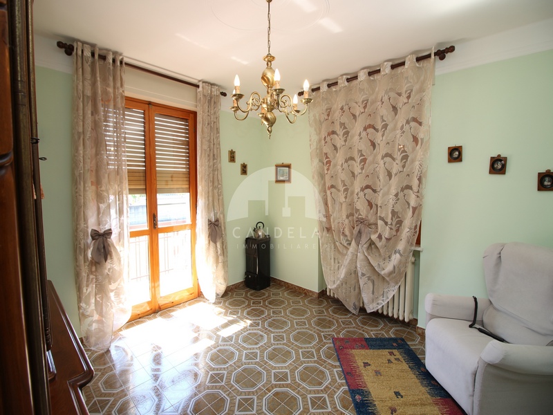Villa Libera su 4 Lati con Ampio Giardino Pianeggiante a Carrù