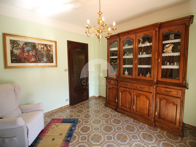 Villa Libera su 4 Lati con Ampio Giardino Pianeggiante a Carrù