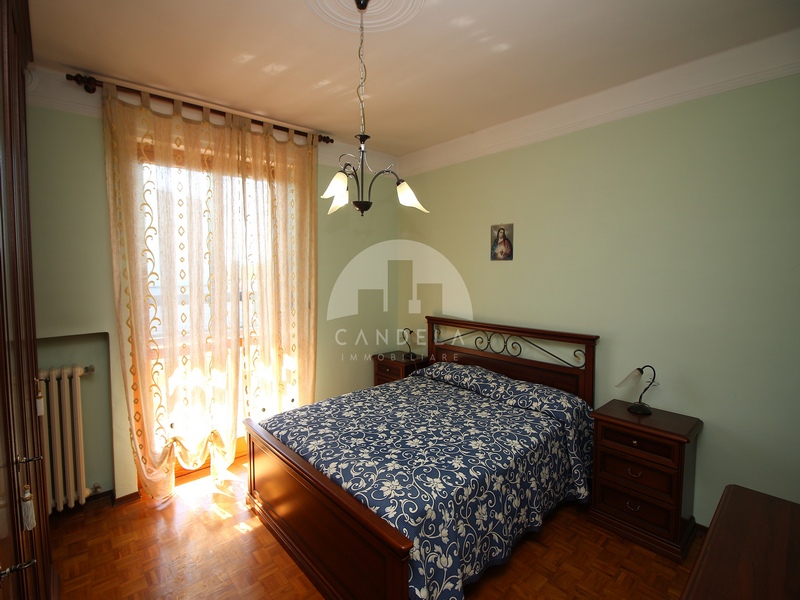 Villa Libera su 4 Lati con Ampio Giardino Pianeggiante a Carrù