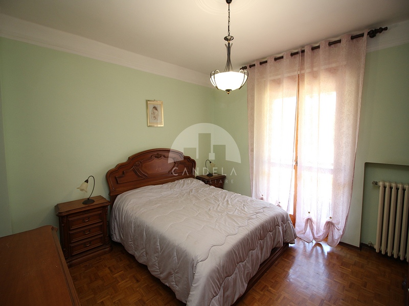 Villa Libera su 4 Lati con Ampio Giardino Pianeggiante a Carrù