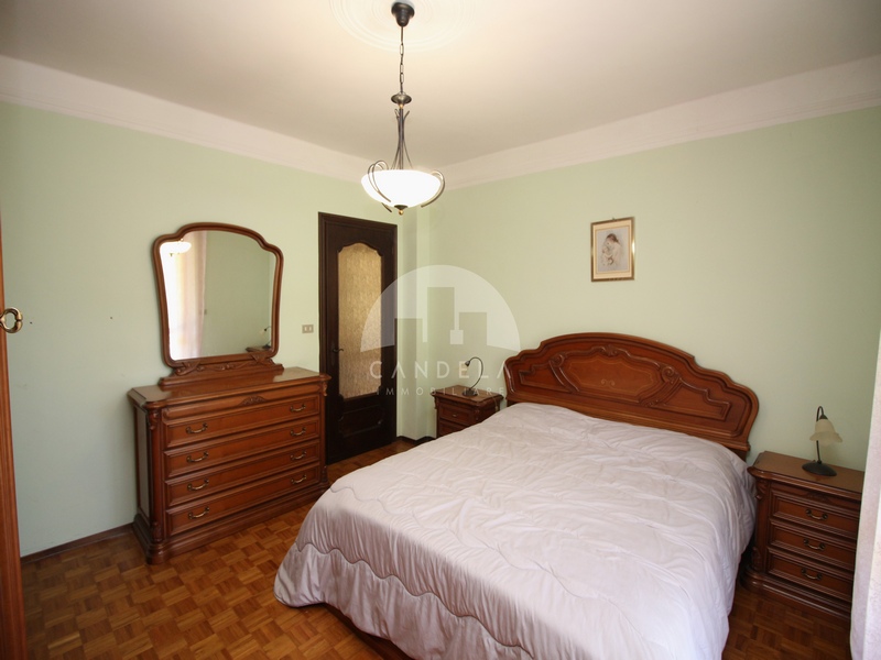Villa Libera su 4 Lati con Ampio Giardino Pianeggiante a Carrù
