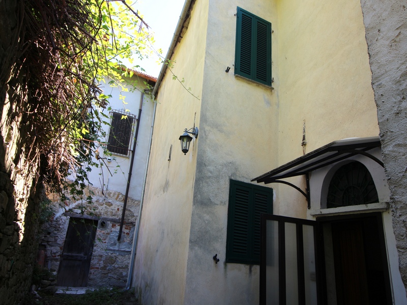 Porzione di Casa con Giardino nel Centro di Marsaglia