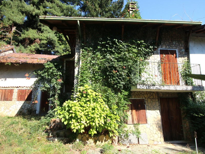 Frabosa soprana casa indipendente immerse nel verde con 4.500 mq di bosco