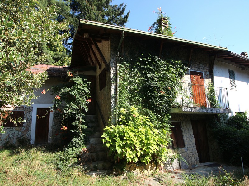 Frabosa soprana casa indipendente immerse nel verde con 4.500 mq di bosco