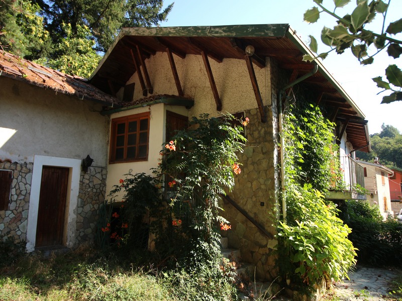 Frabosa soprana casa indipendente immerse nel verde con 4.500 mq di bosco
