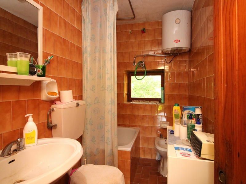 Frabosa soprana casa indipendente immerse nel verde con 4.500 mq di bosco