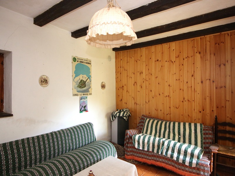 Frabosa soprana casa indipendente immerse nel verde con 4.500 mq di bosco